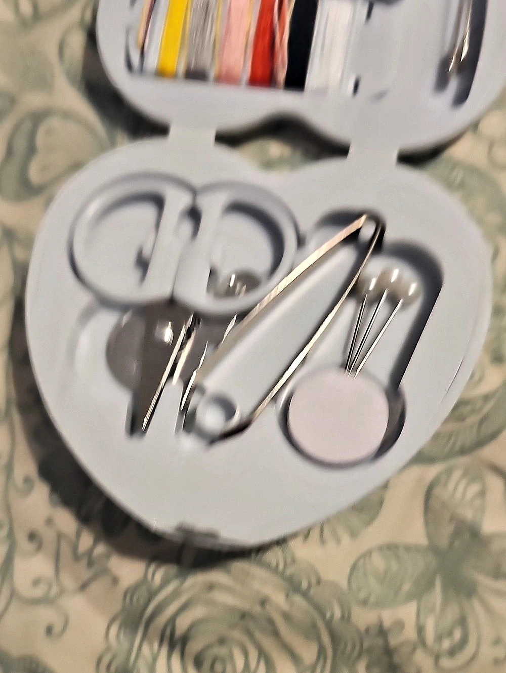 Hello Kitty Heart-Shaped Sewing Kit White - Picture 6 of 7